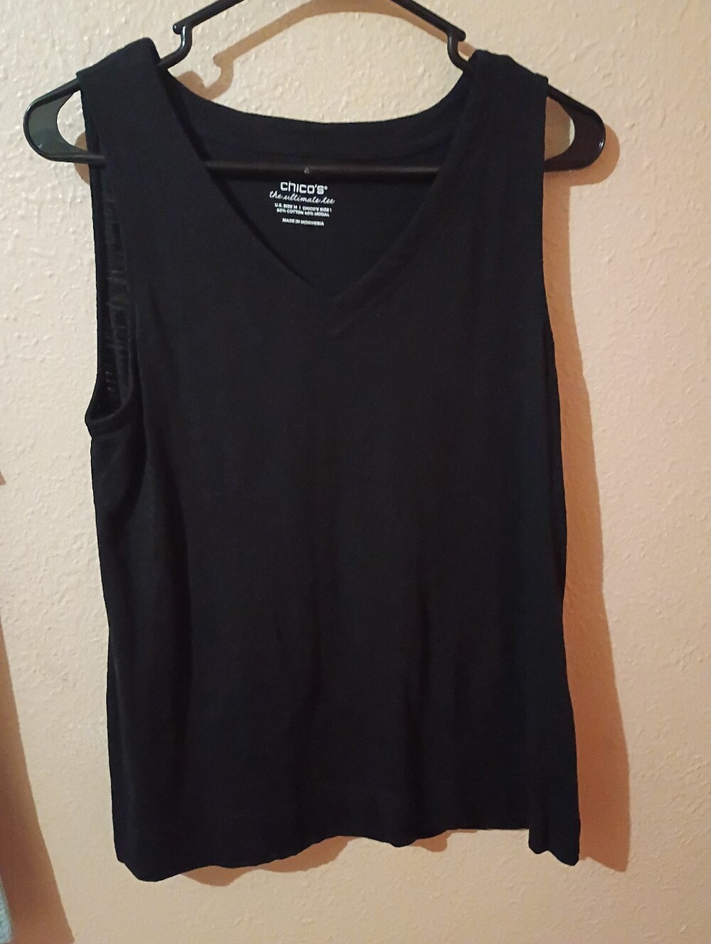 Chico's Size Medium Black V-Neck Sleeveless Tank